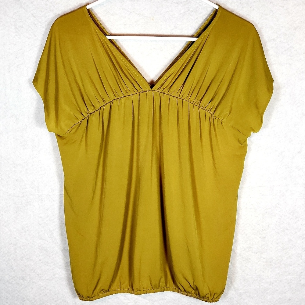 New York and Company Stretch Vneck Top